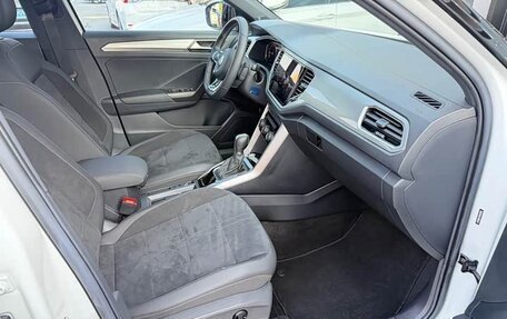 Volkswagen T-Roc I, 2022 год, 1 947 003 рублей, 12 фотография