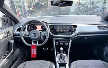 Volkswagen T-Roc I, 2022 год, 1 947 003 рублей, 7 фотография