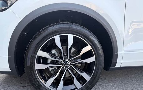 Volkswagen T-Roc I, 2022 год, 1 947 003 рублей, 22 фотография