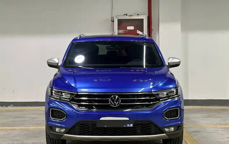 Volkswagen T-Roc I, 2022 год, 1 874 555 рублей, 2 фотография