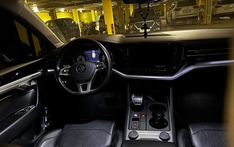 Volkswagen Touareg III, 2018 год, 4 900 000 рублей, 8 фотография