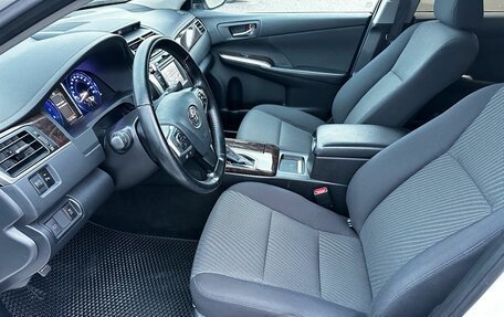 Toyota Camry, 2017 год, 2 390 000 рублей, 9 фотография