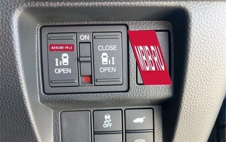 Honda Stepwgn, 2022 год, 2 150 000 рублей, 15 фотография