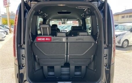 Honda Stepwgn, 2022 год, 2 150 000 рублей, 18 фотография