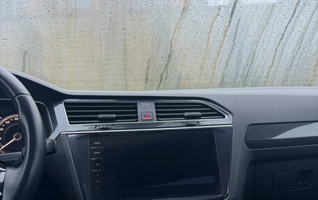 Volkswagen Tiguan II, 2018 год, 3 130 000 рублей, 3 фотография