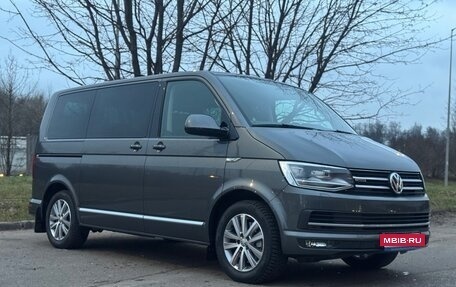 Volkswagen Multivan T6 рестайлинг, 2016 год, 4 990 000 рублей, 2 фотография