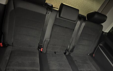 Volkswagen Multivan T6 рестайлинг, 2016 год, 4 990 000 рублей, 17 фотография