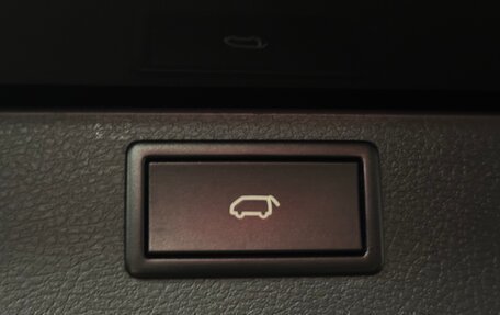 Volkswagen Multivan T6 рестайлинг, 2016 год, 4 990 000 рублей, 33 фотография