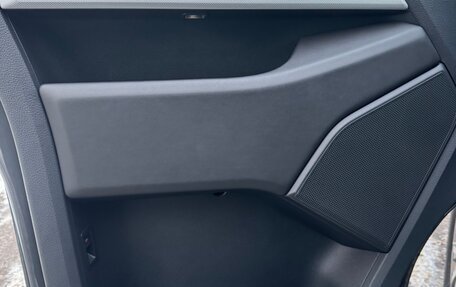 Volkswagen Multivan T6 рестайлинг, 2016 год, 4 990 000 рублей, 24 фотография