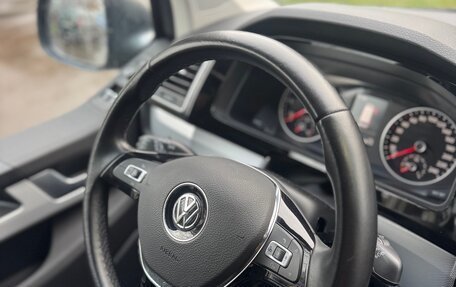 Volkswagen Multivan T6 рестайлинг, 2016 год, 4 990 000 рублей, 28 фотография