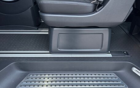 Volkswagen Multivan T6 рестайлинг, 2016 год, 4 990 000 рублей, 21 фотография