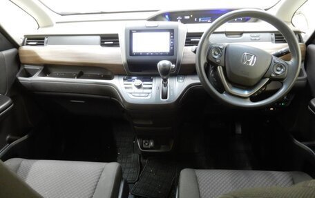 Honda Freed II, 2021 год, 1 370 000 рублей, 5 фотография