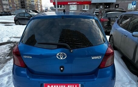 Toyota Yaris III рестайлинг, 2008 год, 550 000 рублей, 2 фотография