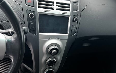 Toyota Yaris III рестайлинг, 2008 год, 550 000 рублей, 12 фотография