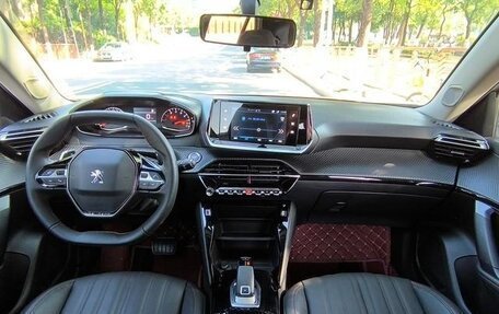 Peugeot 2008 II, 2023 год, 1 270 000 рублей, 10 фотография