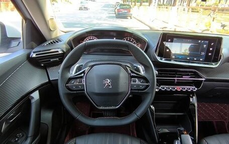 Peugeot 2008 II, 2023 год, 1 270 000 рублей, 11 фотография