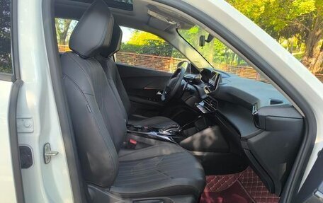 Peugeot 2008 II, 2023 год, 1 270 000 рублей, 15 фотография