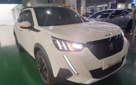 Peugeot 2008 II, 2022 год, 1 350 000 рублей, 3 фотография