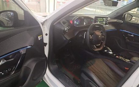 Peugeot 2008 II, 2022 год, 1 350 000 рублей, 7 фотография