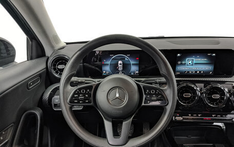 Mercedes-Benz A-Класс, 2018 год, 2 500 000 рублей, 22 фотография