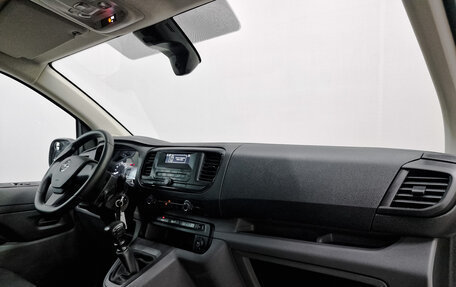 Opel Vivaro, 2022 год, 2 650 000 рублей, 13 фотография