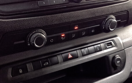 Opel Vivaro, 2022 год, 2 650 000 рублей, 20 фотография