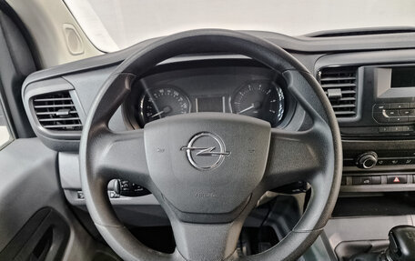 Opel Vivaro, 2022 год, 2 650 000 рублей, 21 фотография