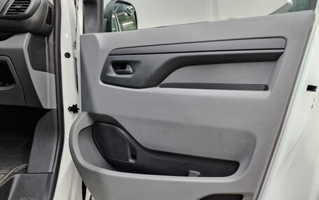 Opel Vivaro, 2022 год, 2 650 000 рублей, 23 фотография