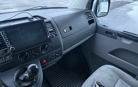 Volkswagen Caravelle T5, 2009 год, 1 330 000 рублей, 10 фотография