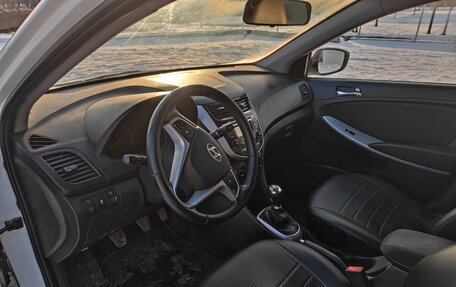 Hyundai Solaris II рестайлинг, 2011 год, 670 000 рублей, 10 фотография