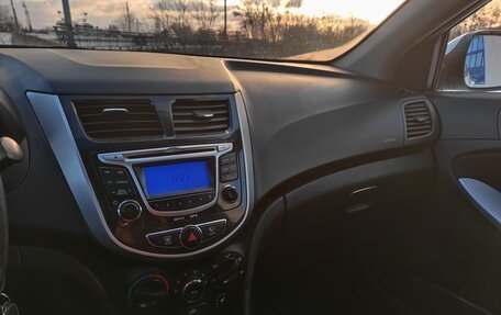 Hyundai Solaris II рестайлинг, 2011 год, 670 000 рублей, 14 фотография