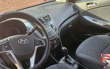 Hyundai Solaris II рестайлинг, 2016 год, 850 000 рублей, 2 фотография