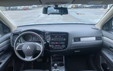 Mitsubishi Outlander III рестайлинг 3, 2012 год, 940 000 рублей, 8 фотография