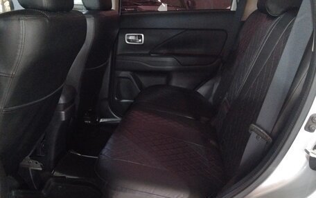 Mitsubishi Outlander III рестайлинг 3, 2017 год, 1 950 000 рублей, 8 фотография