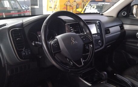 Mitsubishi Outlander III рестайлинг 3, 2017 год, 1 950 000 рублей, 7 фотография