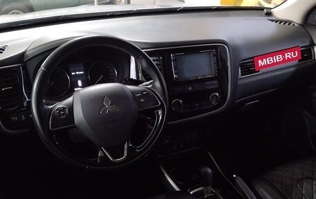 Mitsubishi Outlander III рестайлинг 3, 2017 год, 1 950 000 рублей, 9 фотография