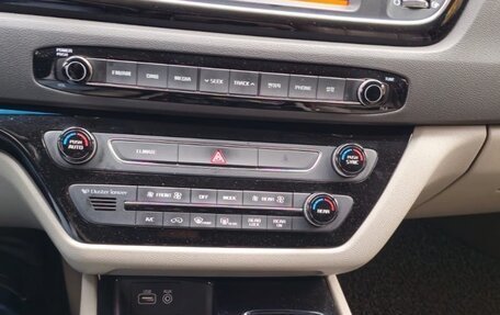 KIA Carnival III, 2016 год, 2 550 000 рублей, 4 фотография