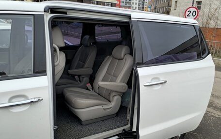 KIA Carnival III, 2016 год, 2 550 000 рублей, 3 фотография