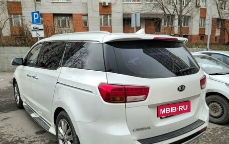 KIA Carnival III, 2016 год, 2 550 000 рублей, 7 фотография