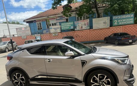 Toyota C-HR I рестайлинг, 2020 год, 2 400 000 рублей, 4 фотография