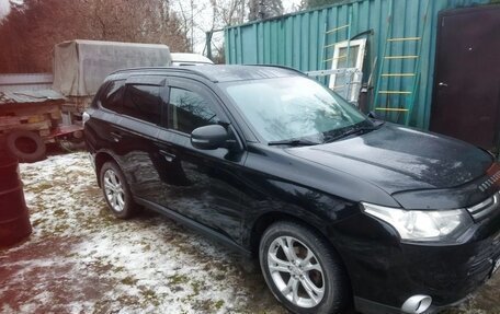 Mitsubishi Outlander III рестайлинг 3, 2014 год, 1 200 000 рублей, 2 фотография