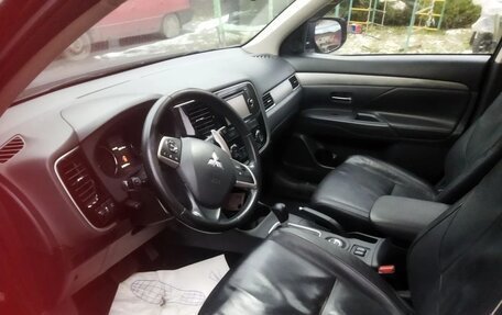 Mitsubishi Outlander III рестайлинг 3, 2014 год, 1 200 000 рублей, 4 фотография