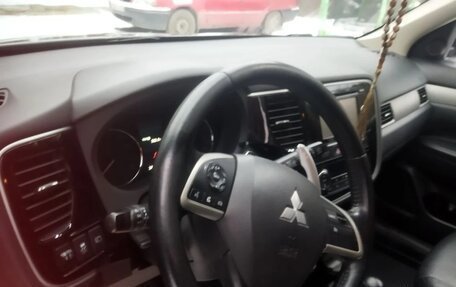 Mitsubishi Outlander III рестайлинг 3, 2014 год, 1 200 000 рублей, 6 фотография