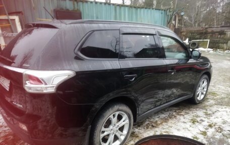 Mitsubishi Outlander III рестайлинг 3, 2014 год, 1 200 000 рублей, 8 фотография