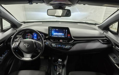 Toyota C-HR I рестайлинг, 2018 год, 2 263 000 рублей, 13 фотография