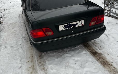 Mercedes-Benz E-Класс, 1996 год, 350 000 рублей, 2 фотография