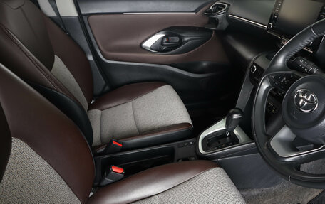 Toyota Yaris Cross, 2020 год, 1 969 000 рублей, 12 фотография