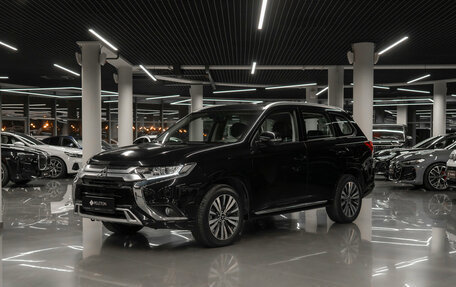 Mitsubishi Outlander III рестайлинг 3, 2022 год, 3 150 000 рублей, 1 фотография