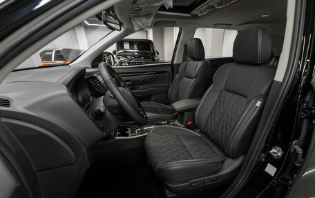 Mitsubishi Outlander III рестайлинг 3, 2022 год, 3 150 000 рублей, 9 фотография