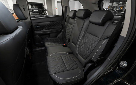 Mitsubishi Outlander III рестайлинг 3, 2022 год, 3 150 000 рублей, 13 фотография